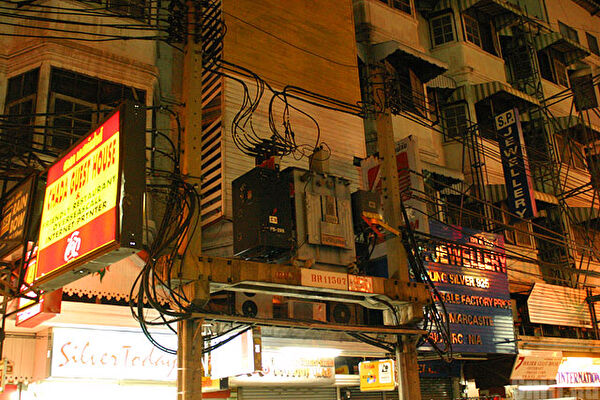 Тайцы любят и ценят электричество - все трансформаторы на высоте